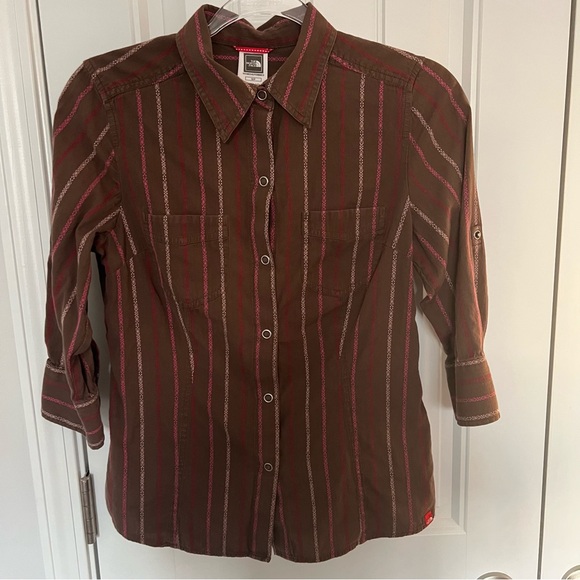 The North Face floral women’s embroidered snap button dow shirt - Size S - Picture 2 of 7